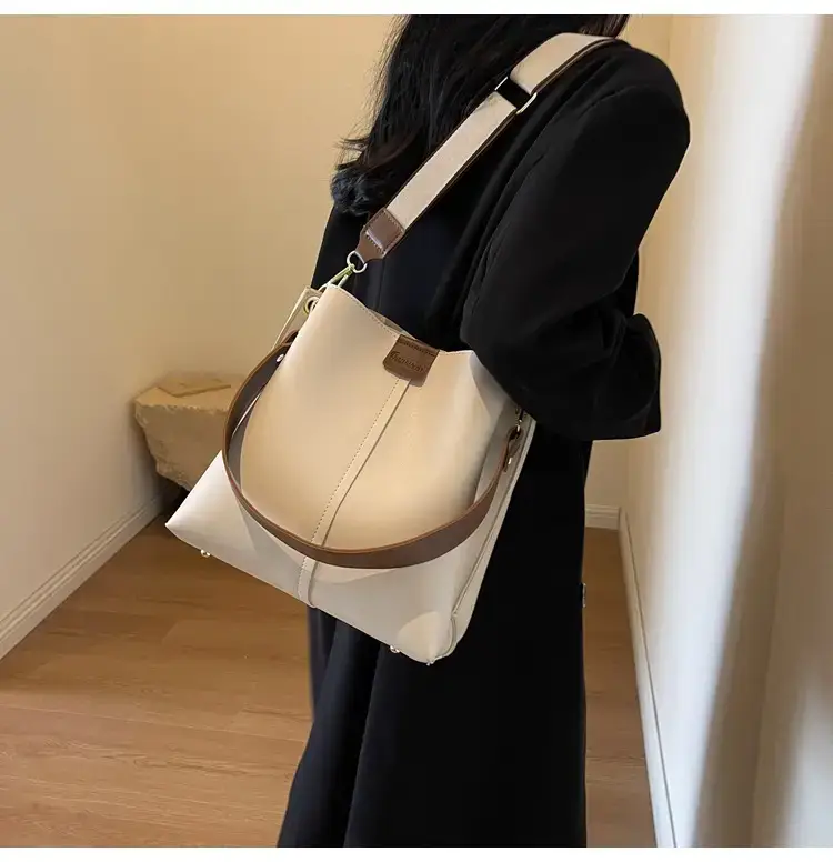 Women's Large Capacity Shoulder Bag Cream Brown Gold — feature 21