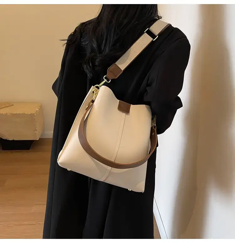 Women's Large Capacity Shoulder Bag Cream Brown Gold — feature 22