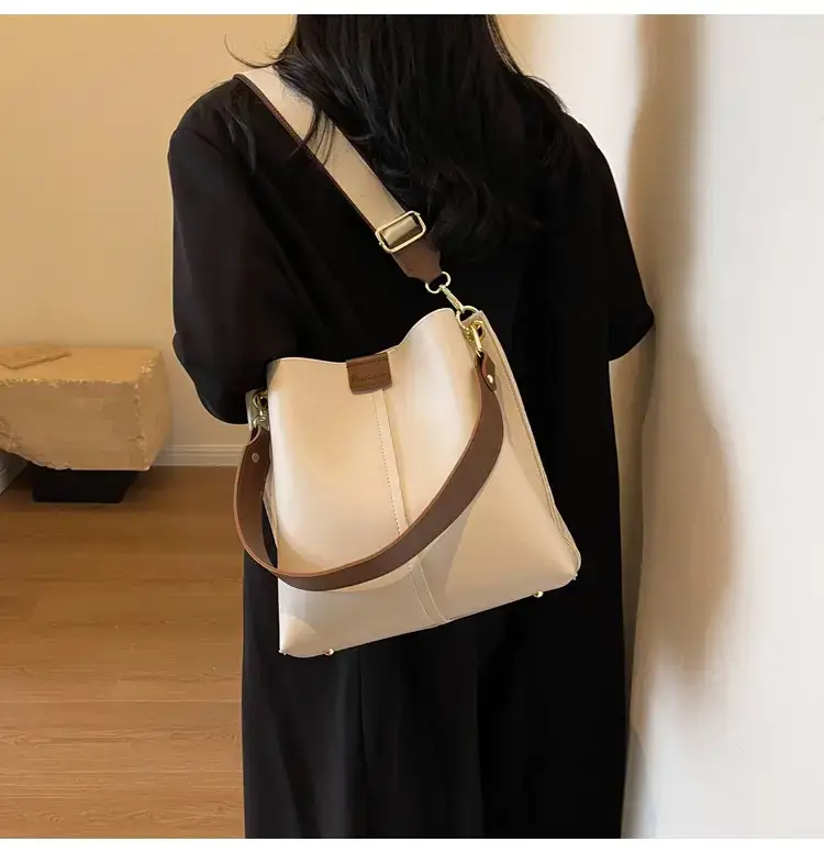Women's Large Capacity Shoulder Bag Cream Brown Gold — feature 26