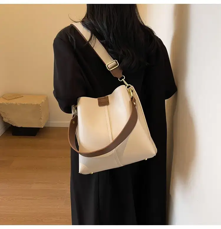 Women's Large Capacity Shoulder Bag Cream Brown Gold — feature 27
