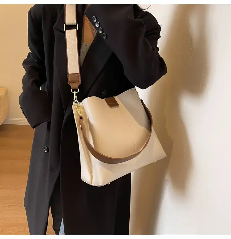 Women's Large Capacity Shoulder Bag Cream Brown Gold — feature 29