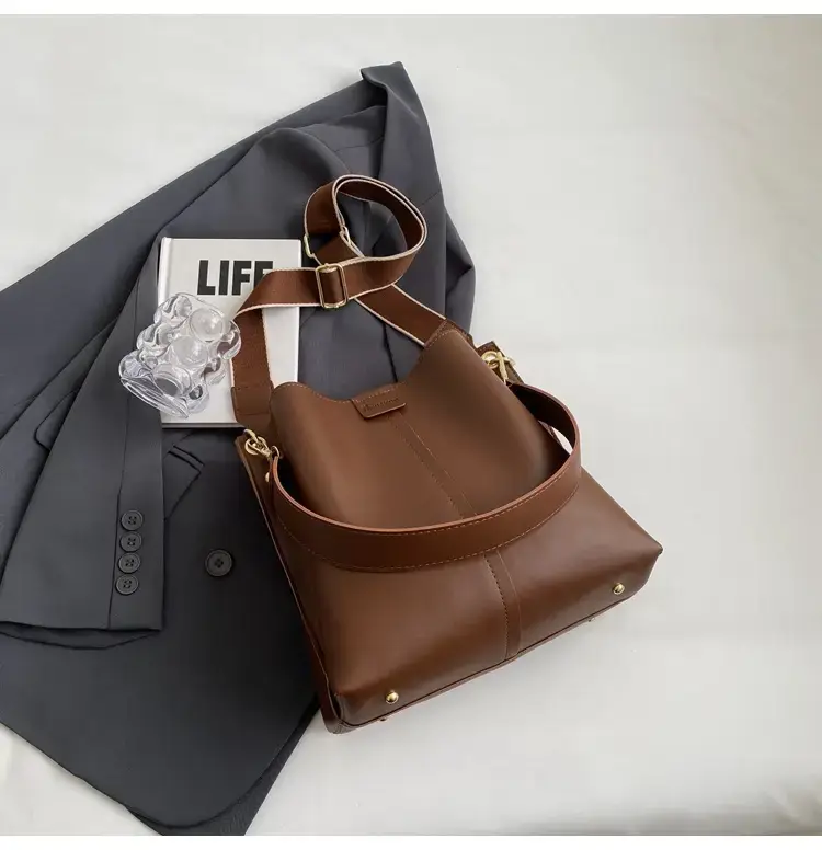 Women's Large Capacity Shoulder Bag Cream Brown Gold — feature 32