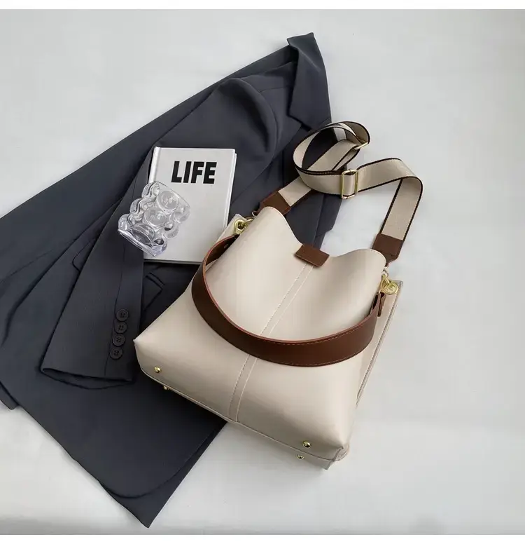 Women's Large Capacity Shoulder Bag Cream Brown Gold — feature 35
