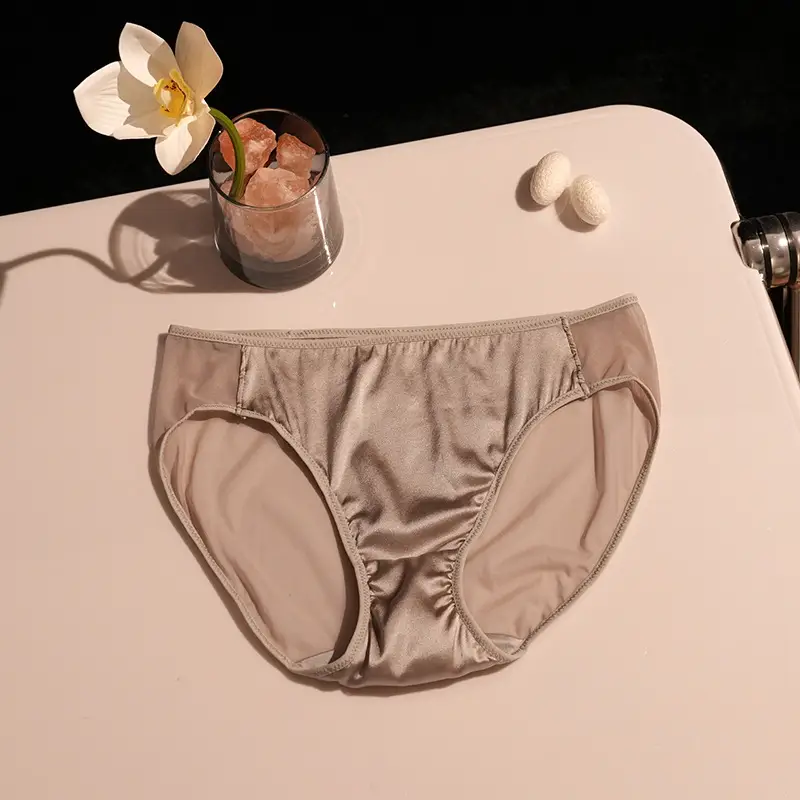 Yuyue Jinsanta French Underwear Mulberry Silk Non-steel Ring Silk Triangle Cup Large Chest Small Anti-sagging Women's Bra