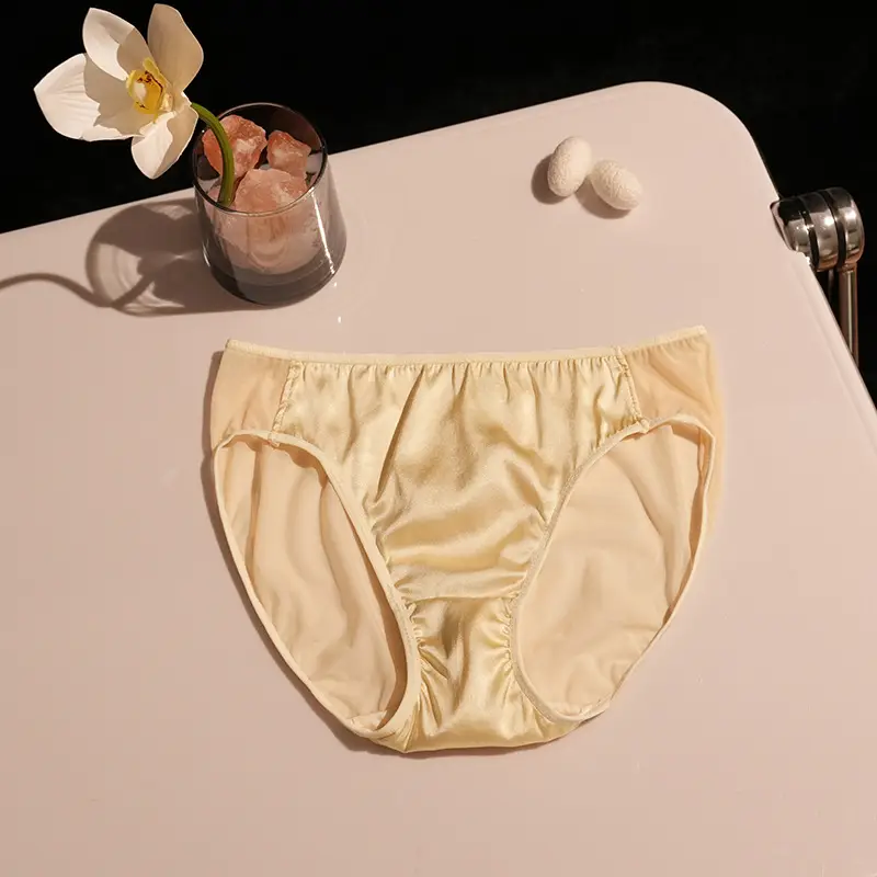 Yuyue Jinsanta French Underwear Mulberry Silk Non-steel Ring Silk Triangle Cup Large Chest Small Anti-sagging Women's Bra