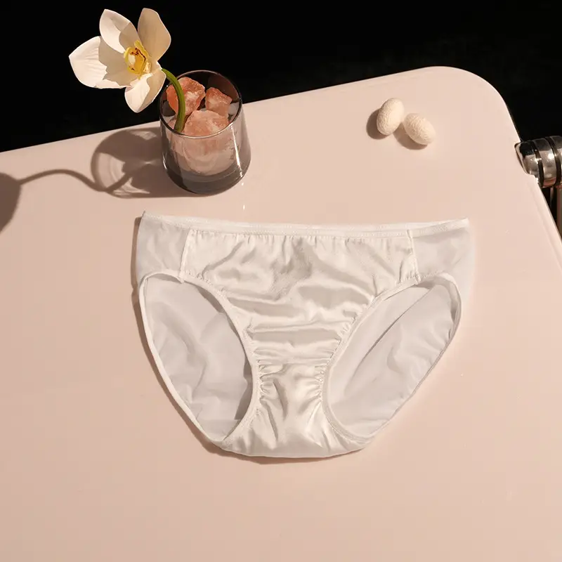 Yuyue Jinsanta French Underwear Mulberry Silk Non-steel Ring Silk Triangle Cup Large Chest Small Anti-sagging Women's Bra