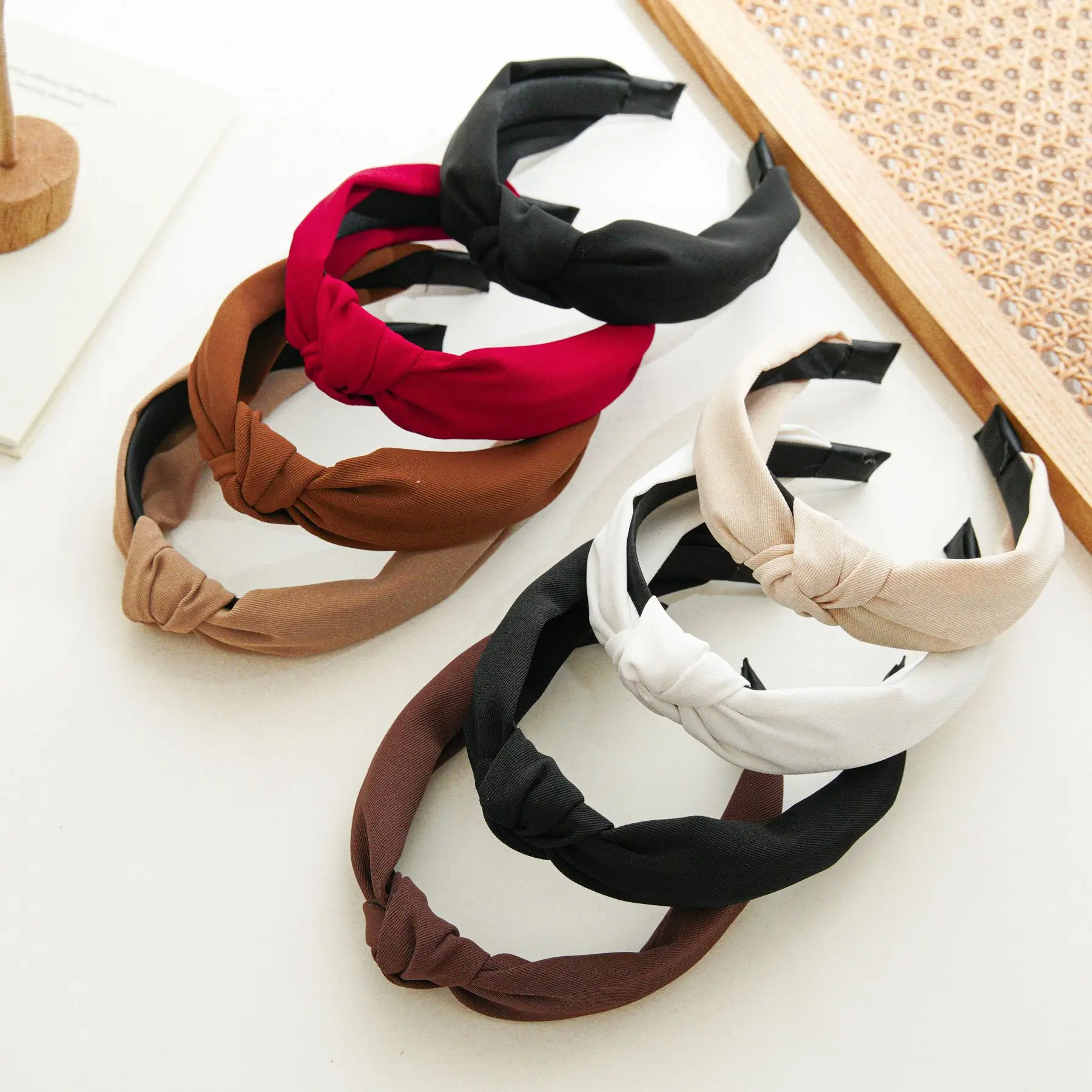 Knotted Elastic Headband for Women Solid Color Wholesale — feature 8