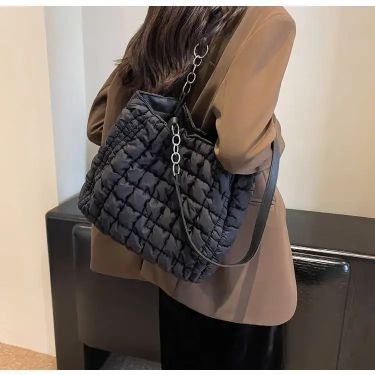 Women's Black Quilted Shoulder Bag 2026 New Trendy — feature 21