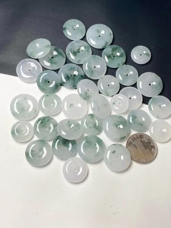 Green Jade Floating Flower Buckle Pendants — feature 3