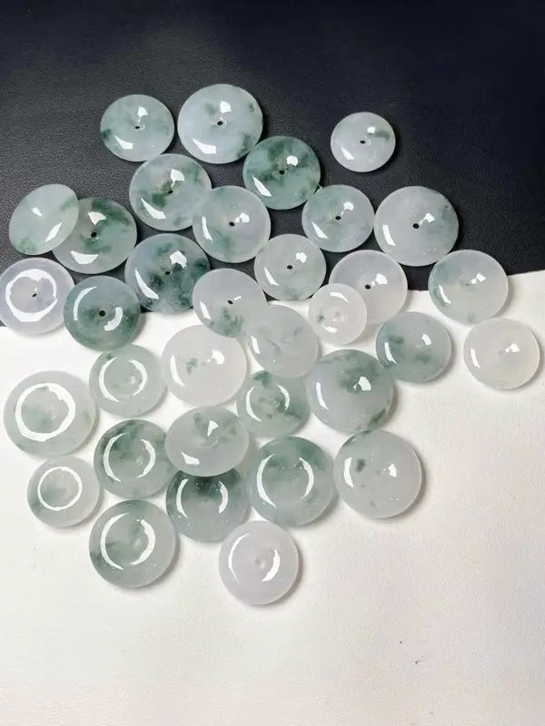 Green Jade Floating Flower Buckle Pendants — feature 4