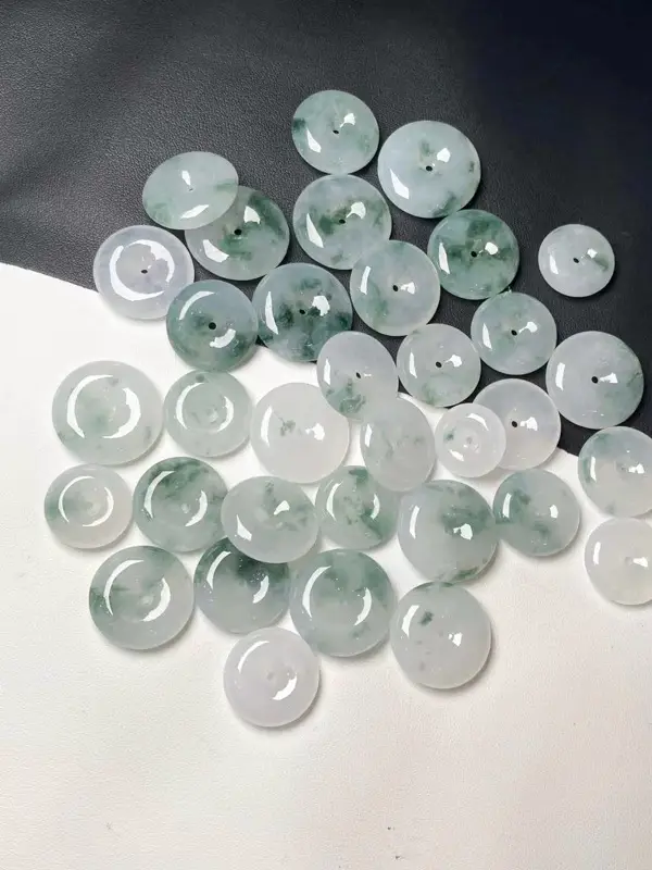 Green Jade Floating Flower Buckle Pendants — feature 5