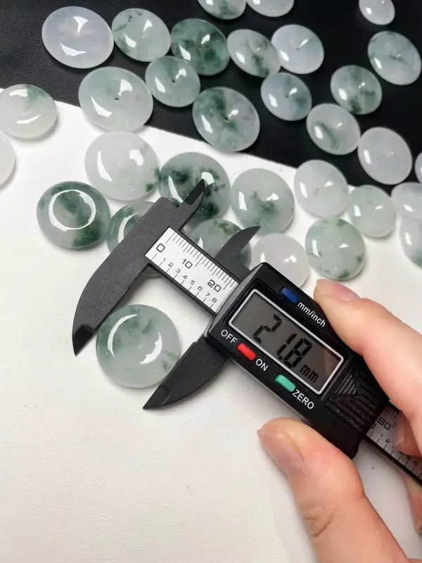 Green Jade Floating Flower Buckle Pendants — feature 7