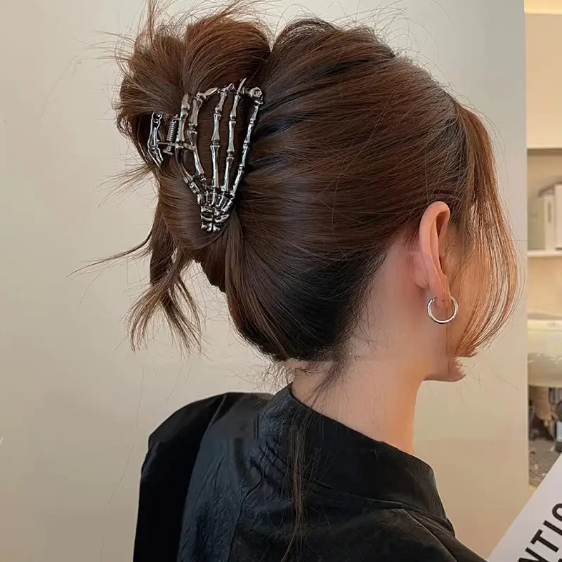Skull Claw Hairpin for Women High End Hair Accessory — feature 2