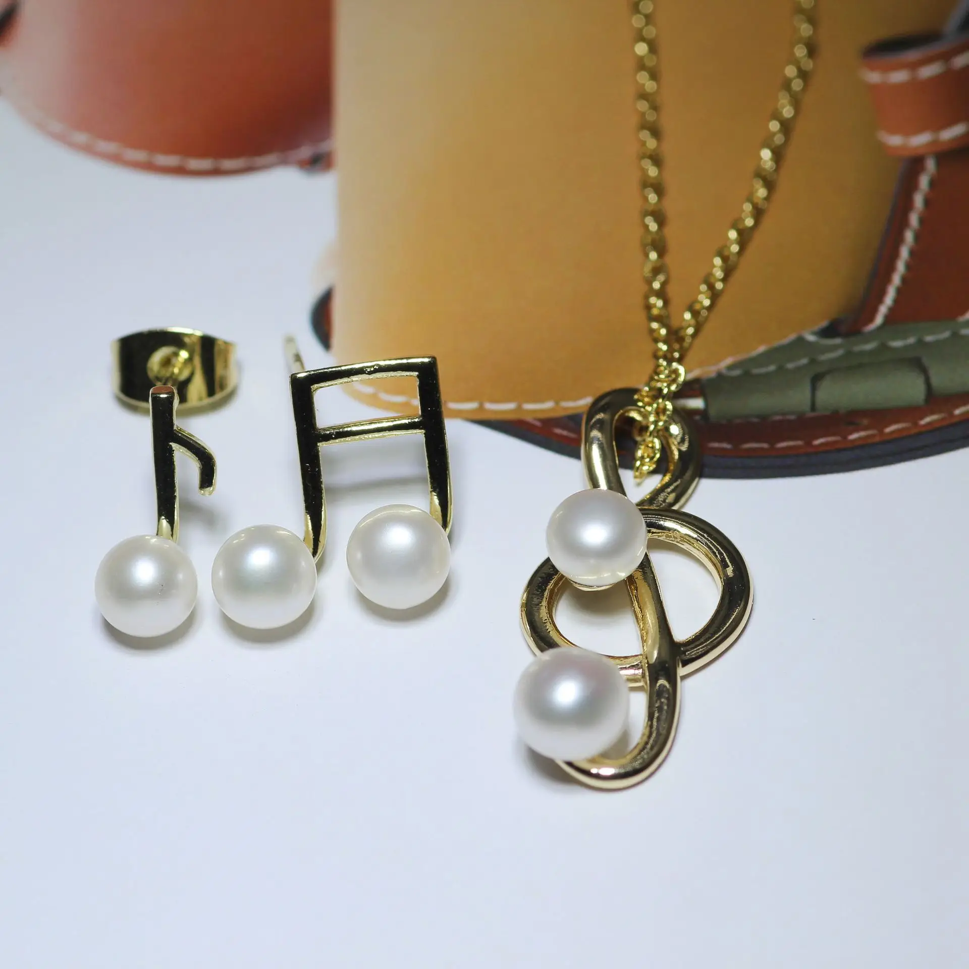 Dan Tao Pearl Earrings Necklace Set Gold Finish - Image 3