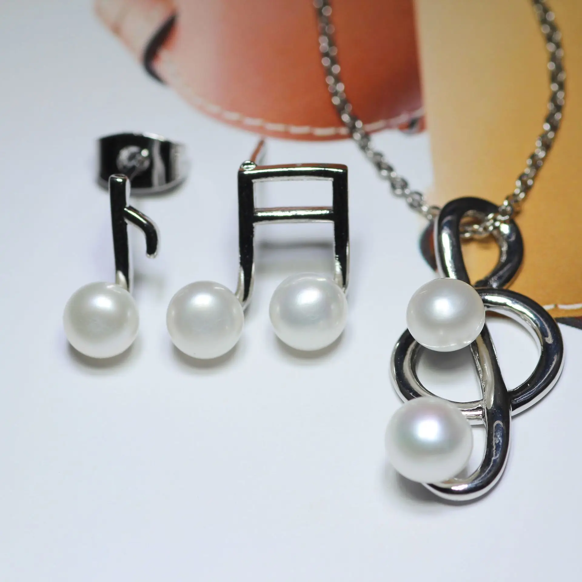 Dan Tao Pearl Earrings Necklace Set Gold Finish - Image 4