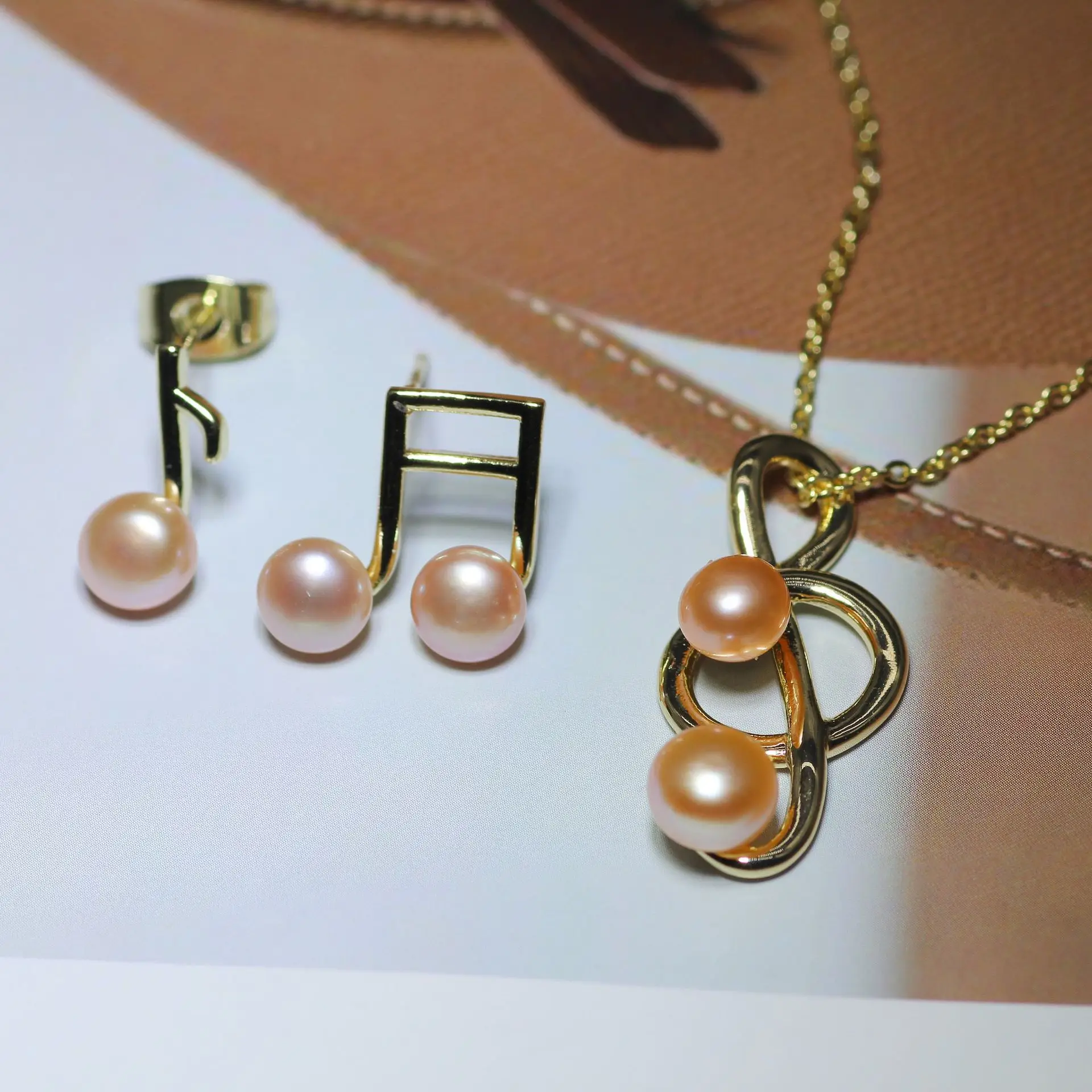 Dan Tao Pearl Earrings Necklace Set Gold Finish - Image 5
