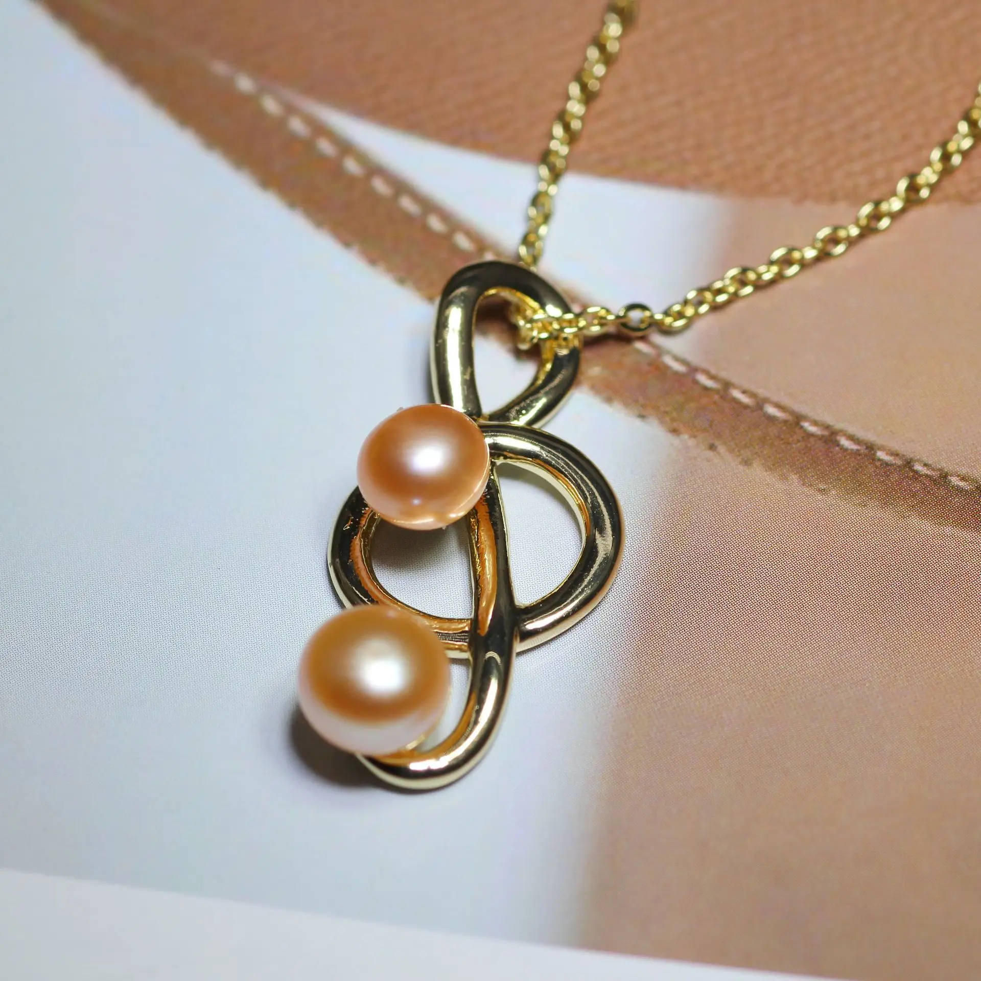 Dan Tao Pearl Earrings Necklace Set Gold Finish — feature 10