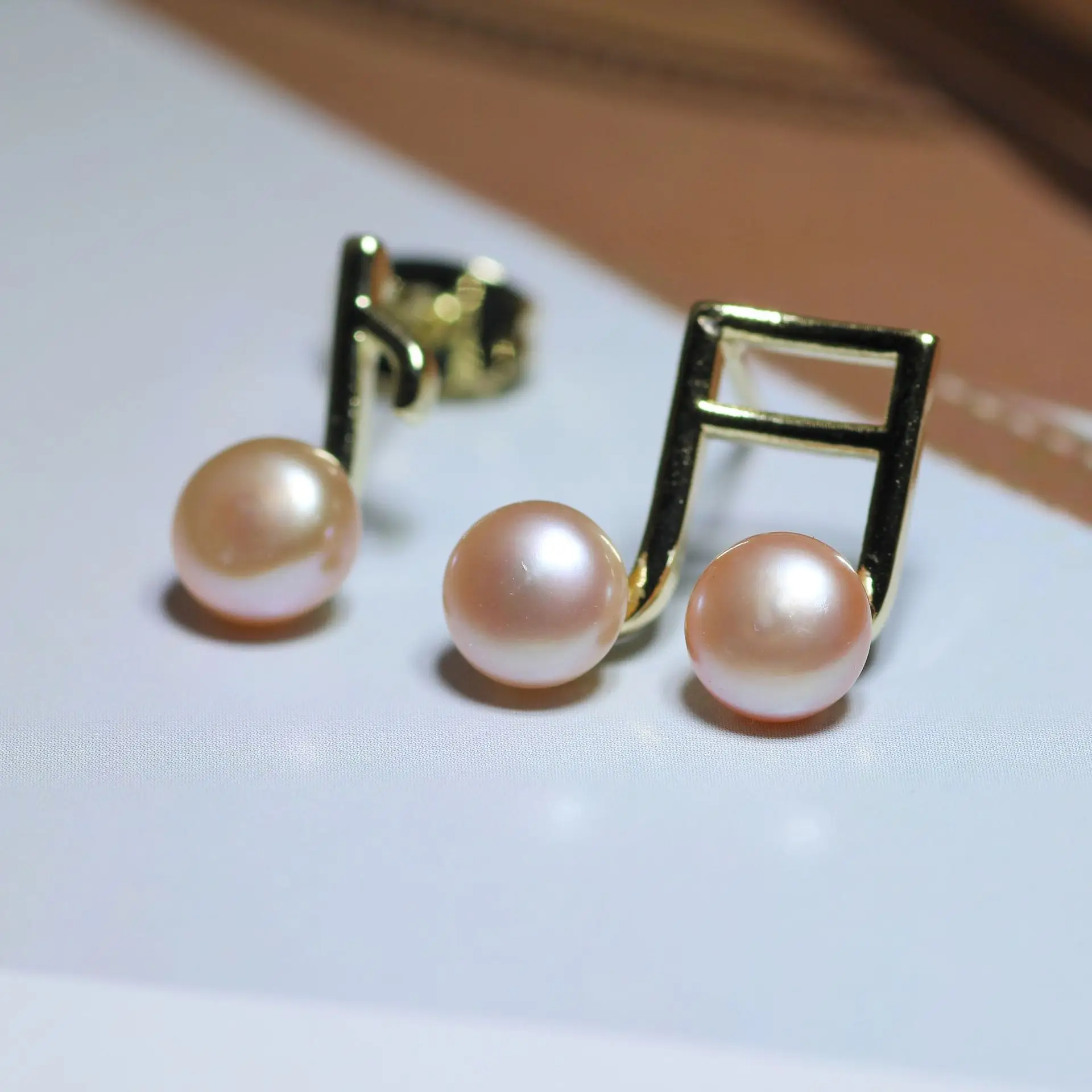 Dan Tao Pearl Earrings Necklace Set Gold Finish — feature 11