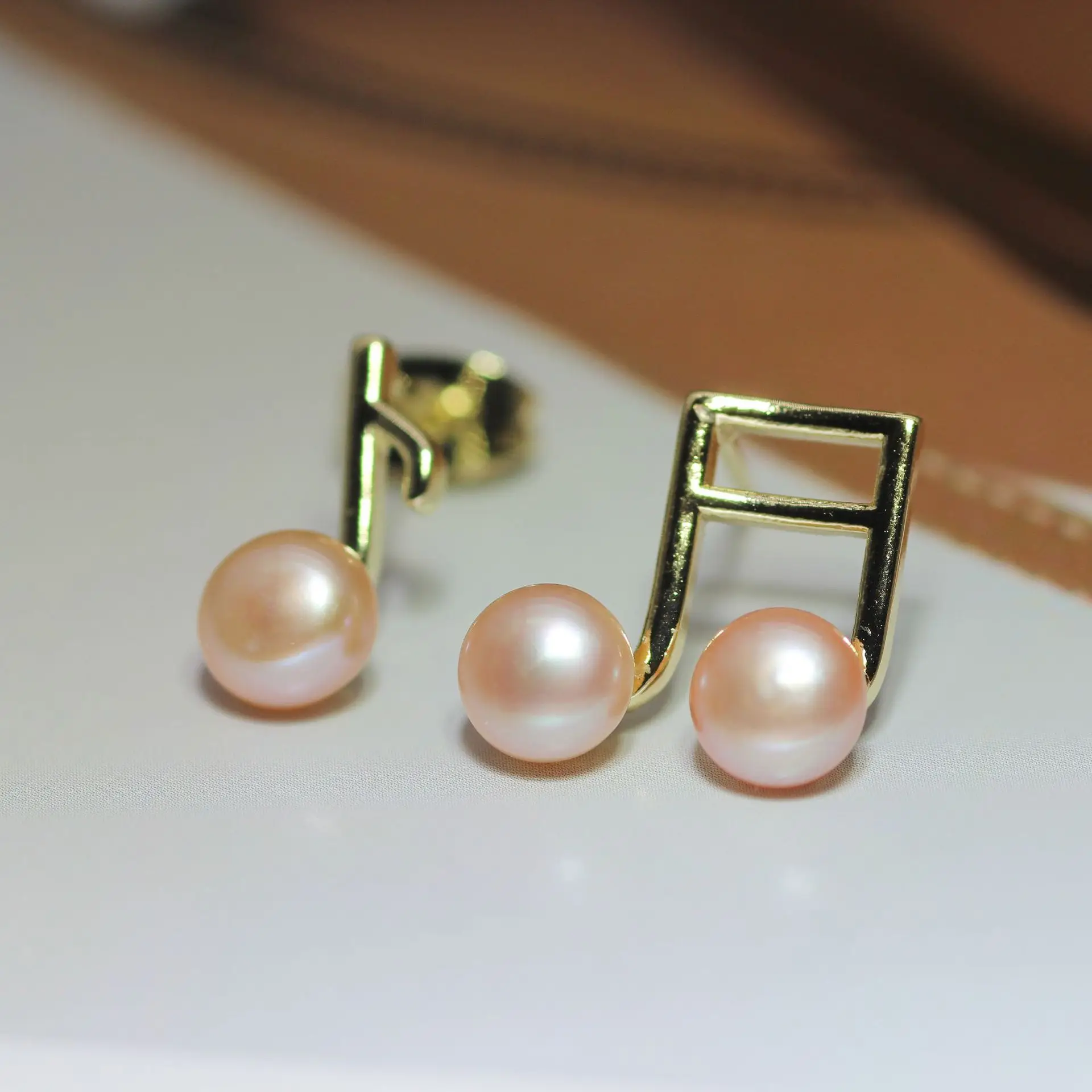 Dan Tao Pearl Earrings Necklace Set Gold Finish — feature 12