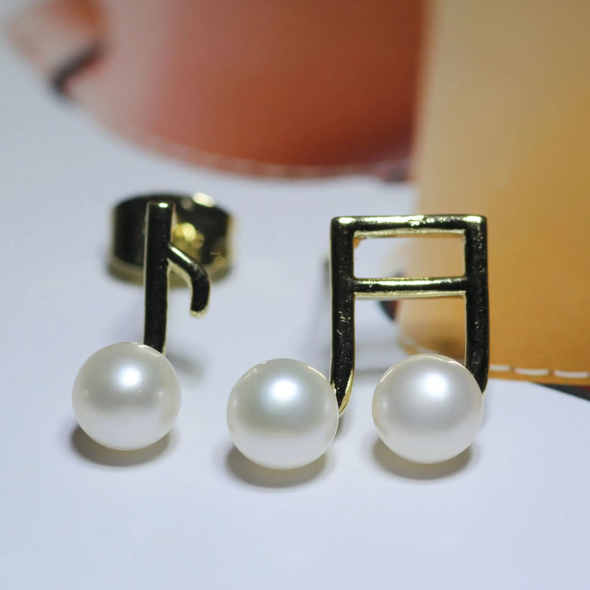 Dan Tao Pearl Earrings Necklace Set Gold Finish — feature 17