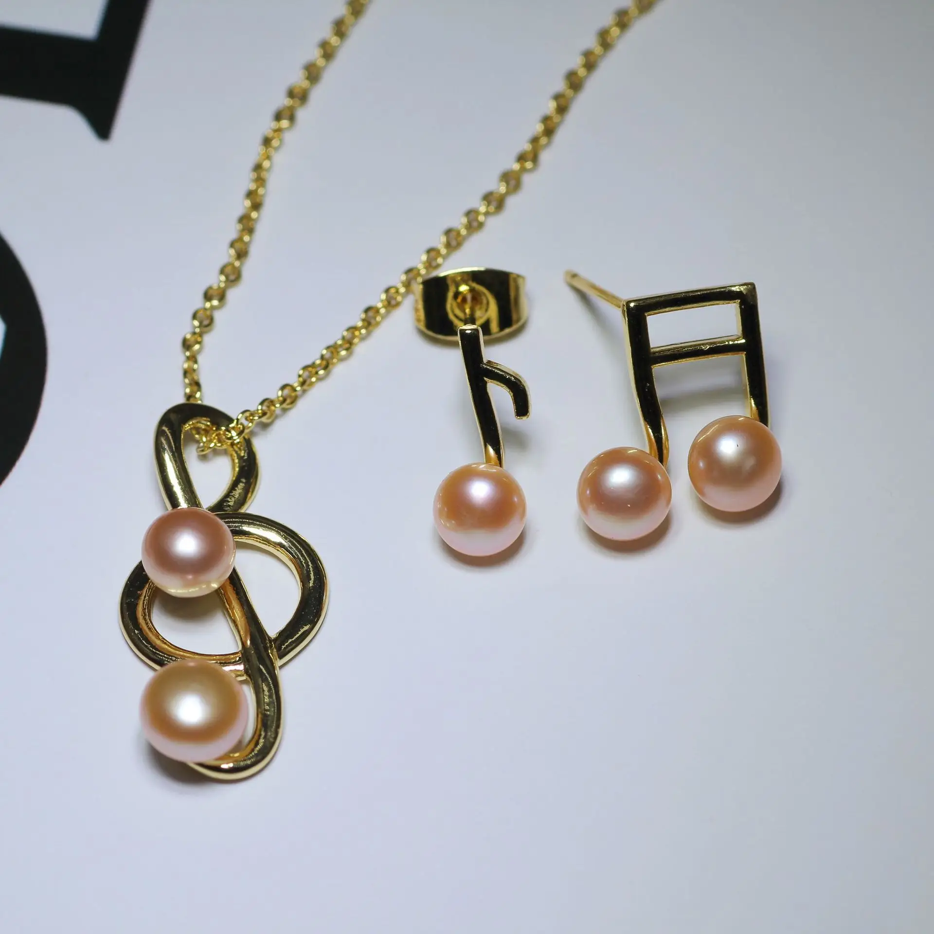 Dan Tao Pearl Earrings Necklace Set Gold Finish — feature 19