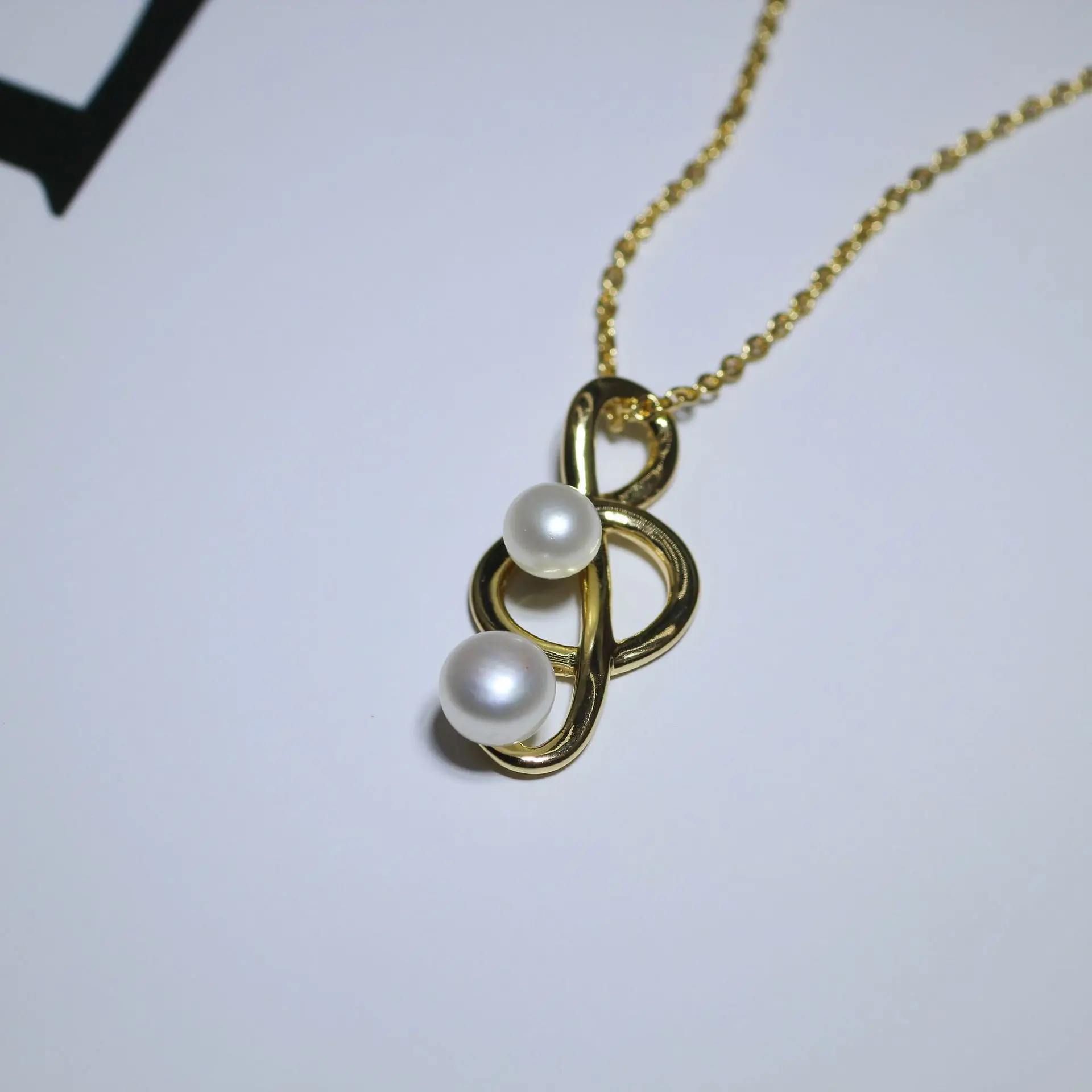 Dan Tao Pearl Earrings Necklace Set Gold Finish — feature 21