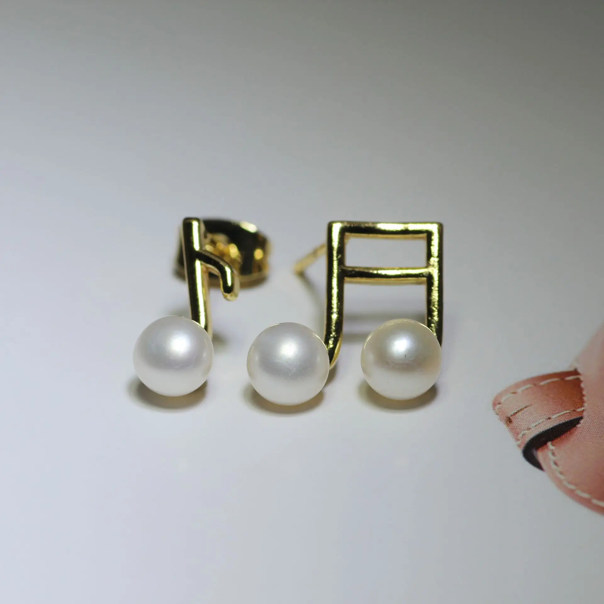 Dan Tao Pearl Earrings Necklace Set Gold Finish — feature 22