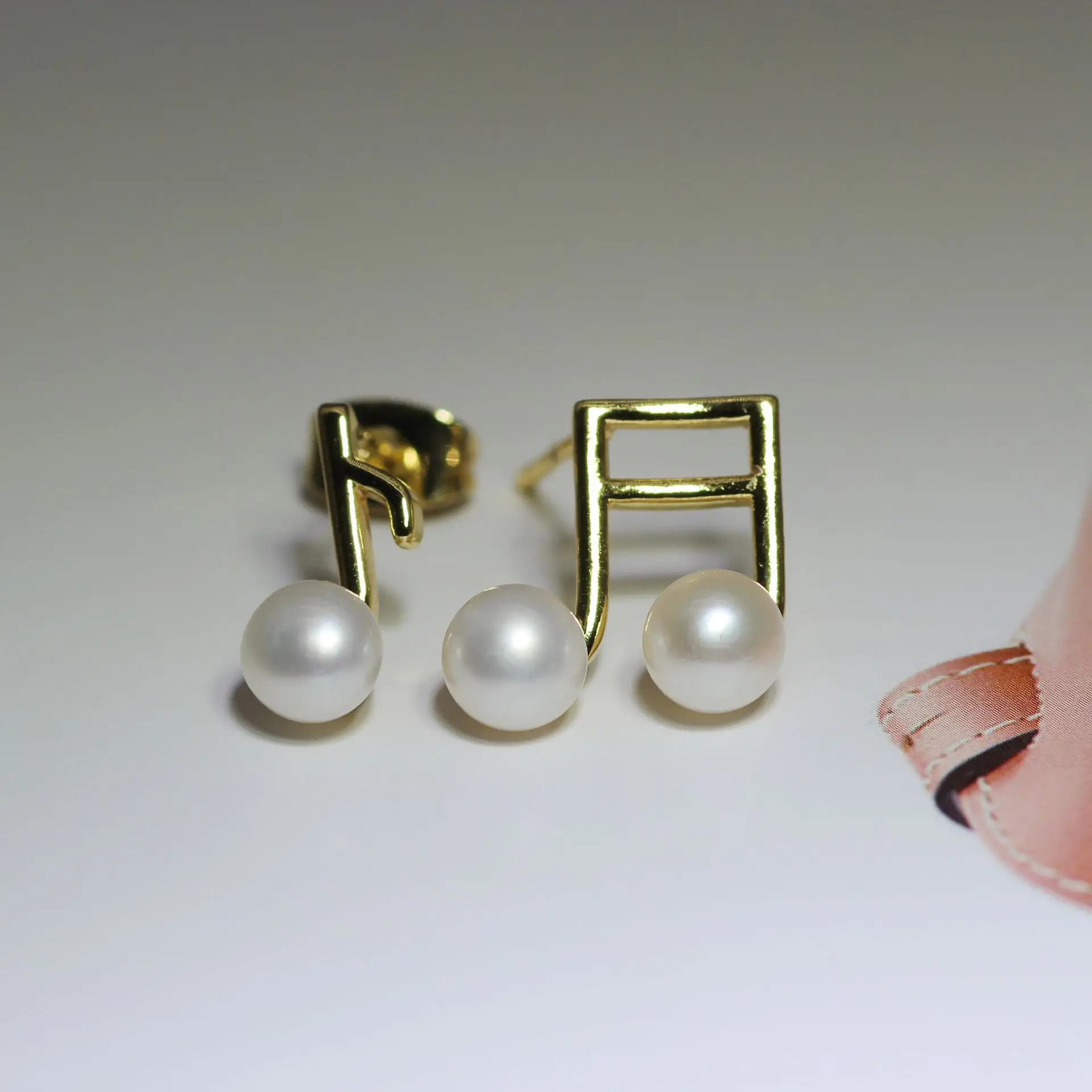 Dan Tao Pearl Earrings Necklace Set Gold Finish — feature 23