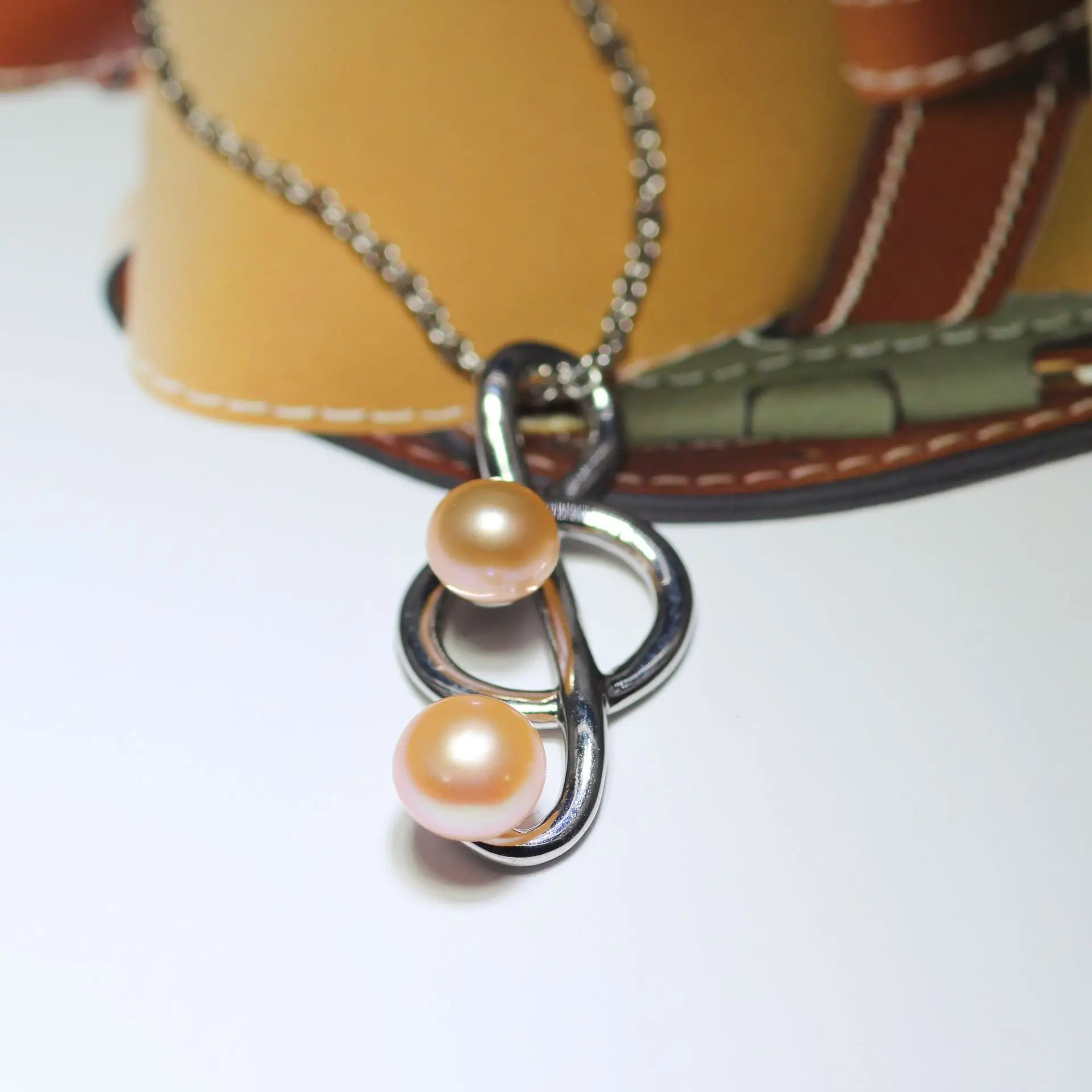 Dan Tao Pearl Earrings Necklace Set Gold Finish — feature 8