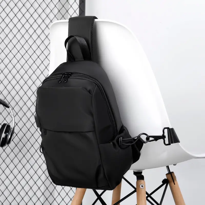 Men's Crossbody Chest Bag USB Charging Lightweight Sports Bag - Image 4
