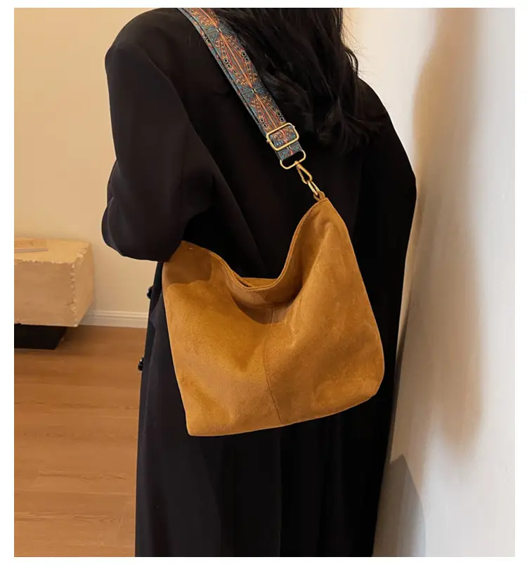 Matte Black Shoulder Crossbody Bag with Retro Strap — feature 10