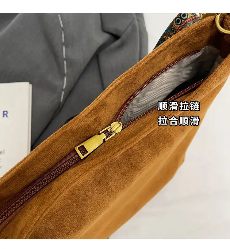 Matte Black Shoulder Crossbody Bag with Retro Strap — feature 16