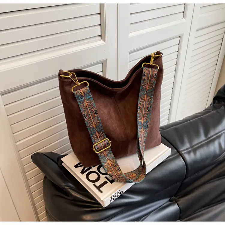 Matte Black Shoulder Crossbody Bag with Retro Strap — feature 18