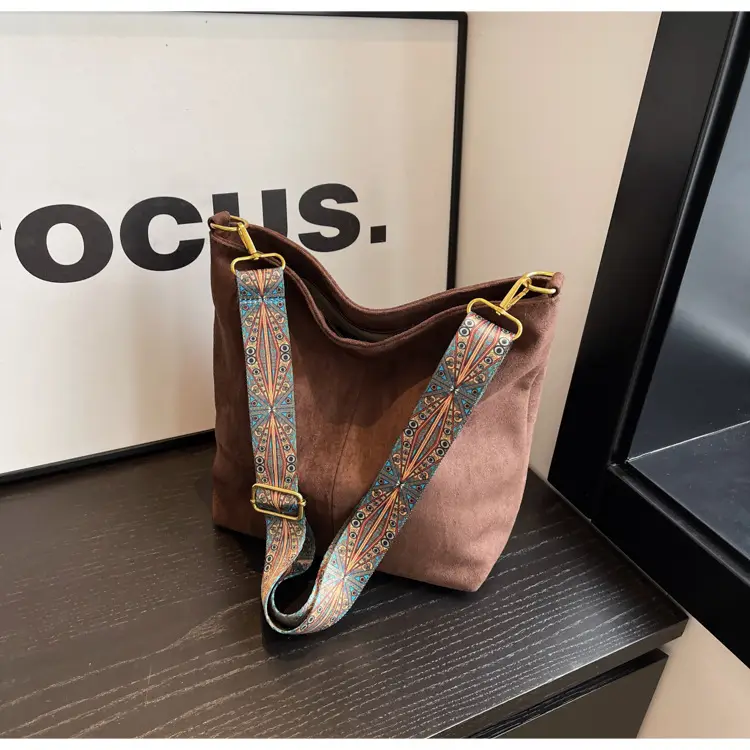 Matte Black Shoulder Crossbody Bag with Retro Strap — feature 19