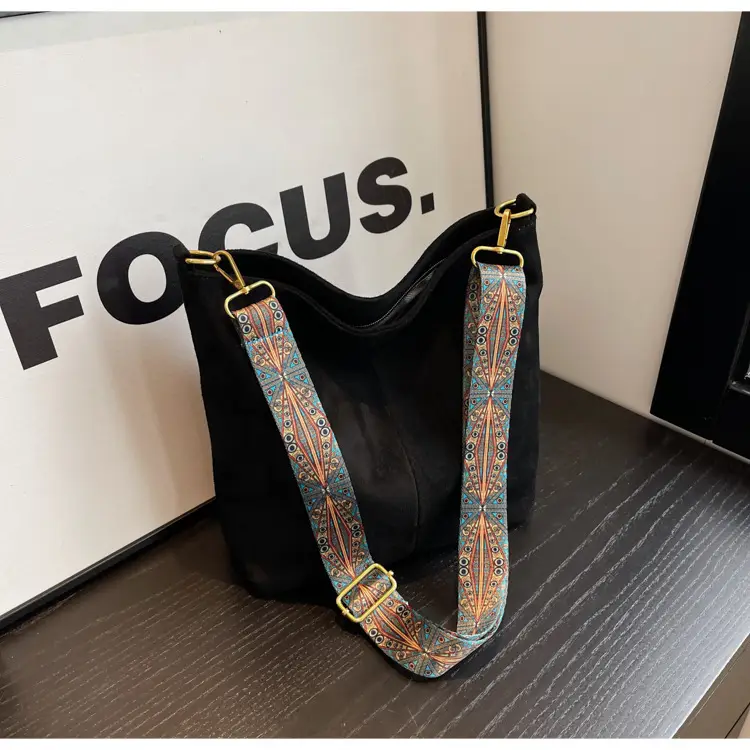Matte Black Shoulder Crossbody Bag with Retro Strap — feature 20