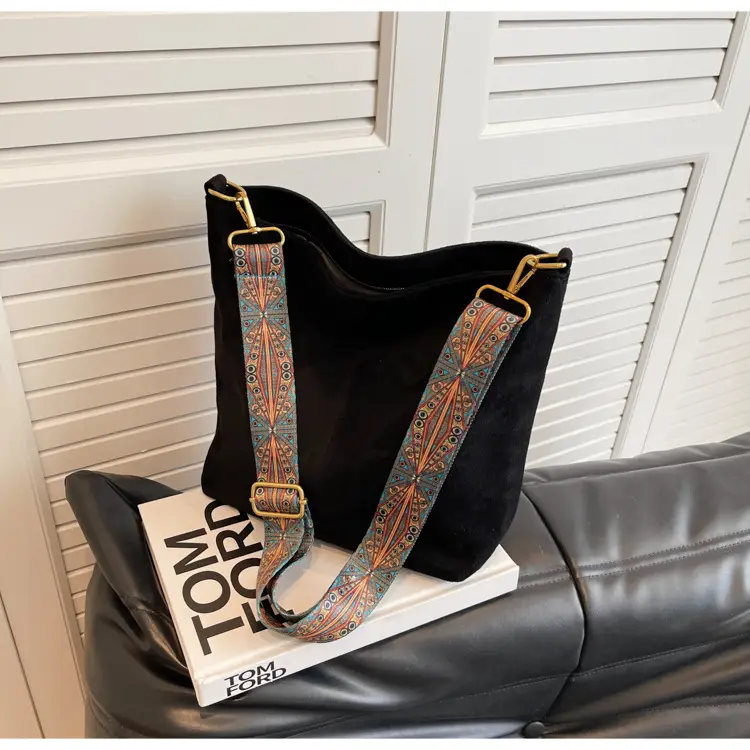 Matte Black Shoulder Crossbody Bag with Retro Strap — feature 21