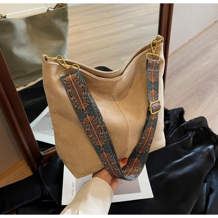 Matte Black Shoulder Crossbody Bag with Retro Strap — feature 24