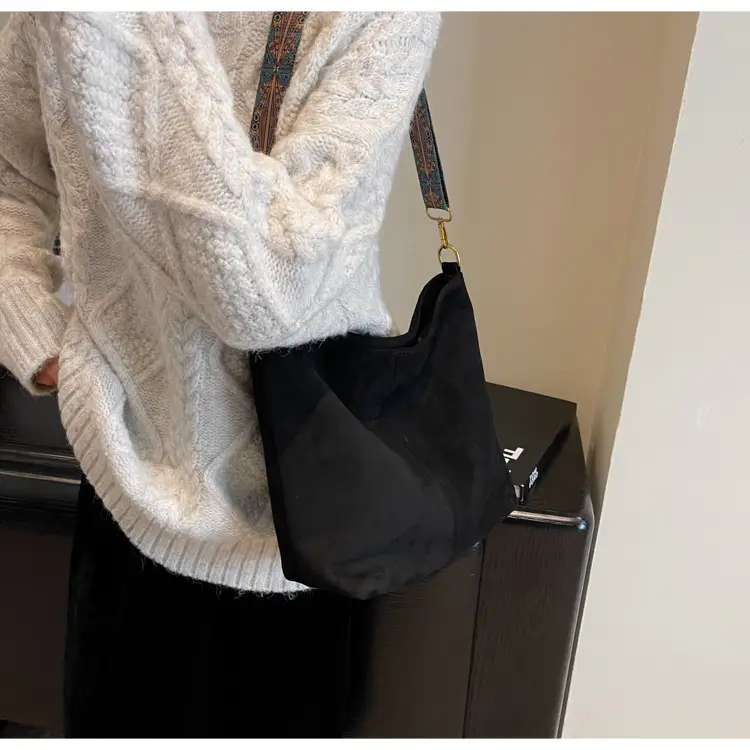 Matte Black Shoulder Crossbody Bag with Retro Strap — feature 26