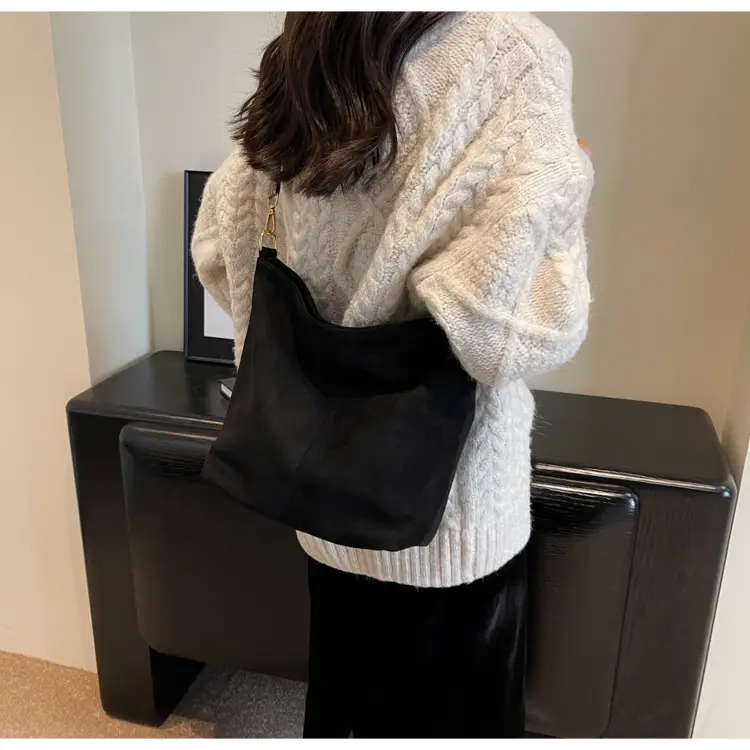 Matte Black Shoulder Crossbody Bag with Retro Strap — feature 27