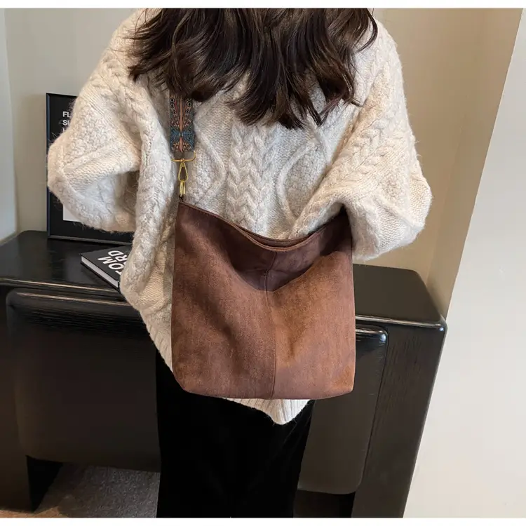 Matte Black Shoulder Crossbody Bag with Retro Strap — feature 29