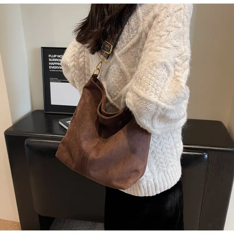 Matte Black Shoulder Crossbody Bag with Retro Strap — feature 31