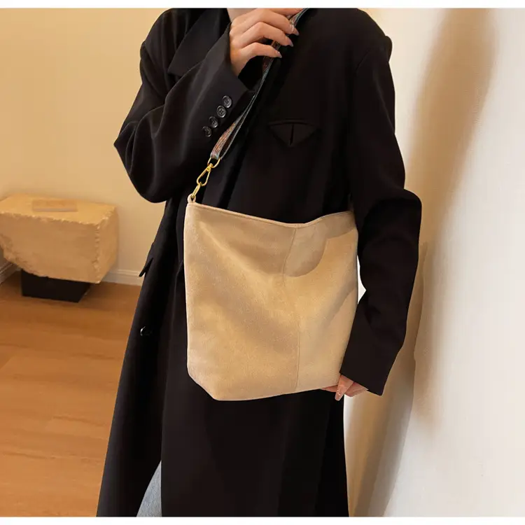 Matte Black Shoulder Crossbody Bag with Retro Strap — feature 33
