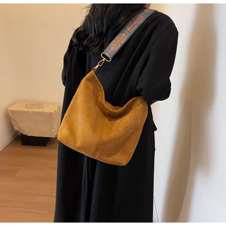 Matte Black Shoulder Crossbody Bag with Retro Strap — feature 34