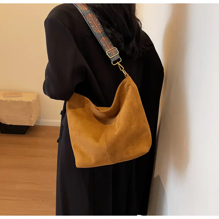 Matte Black Shoulder Crossbody Bag with Retro Strap — feature 35