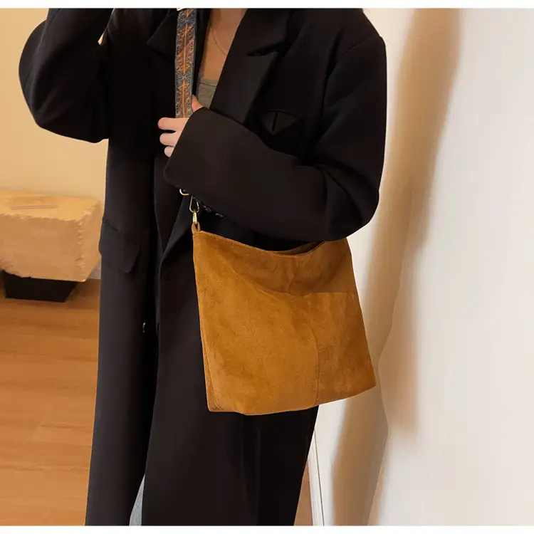 Matte Black Shoulder Crossbody Bag with Retro Strap — feature 36