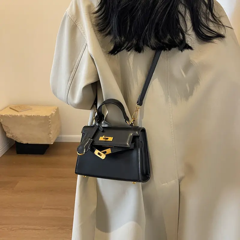 Women Retro Platinum Shoulder Bag 2023 Winter — feature 15