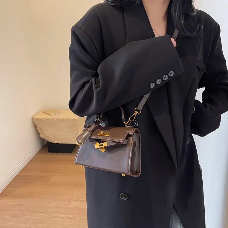 Women Retro Platinum Shoulder Bag 2023 Winter — feature 17