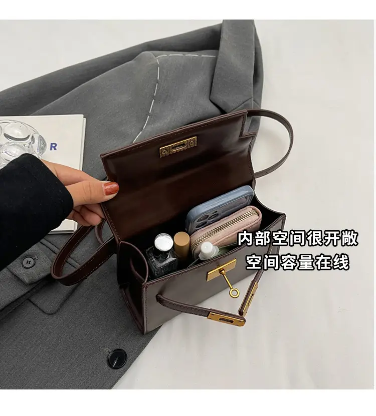 Women Retro Platinum Shoulder Bag 2023 Winter — feature 8
