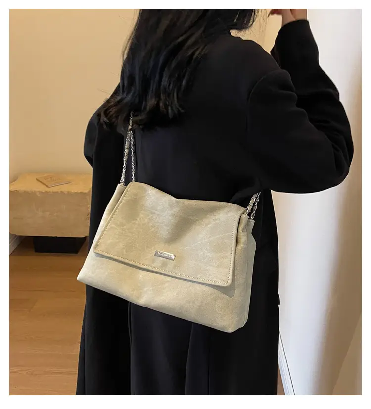 Women Vintage Chain Shoulder Bag Brown 2023 — feature 1