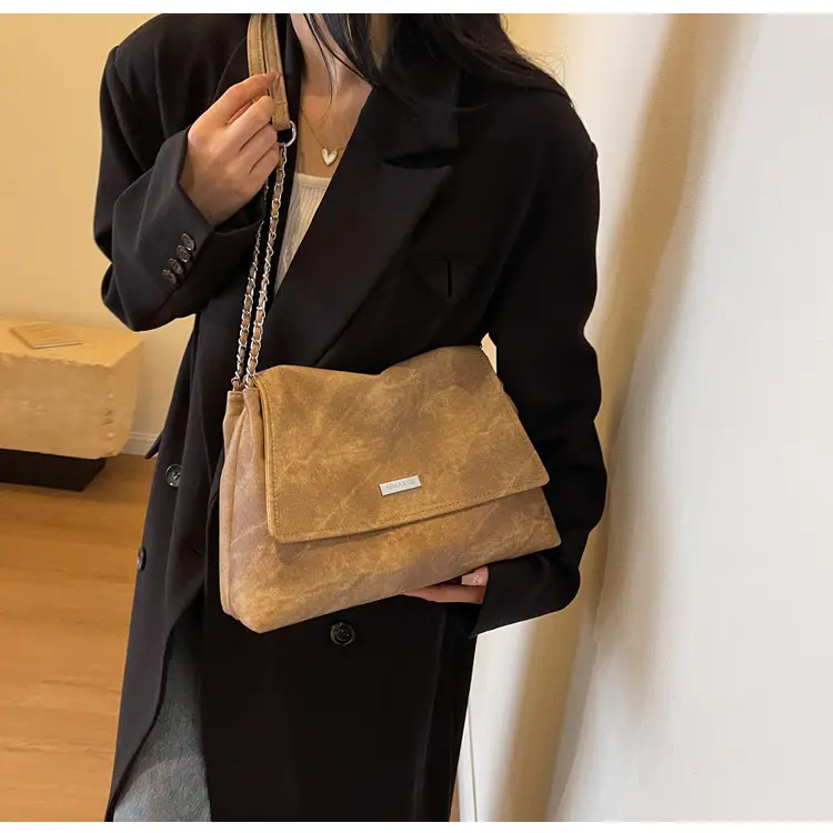 Women Vintage Chain Shoulder Bag Brown 2023 — feature 13